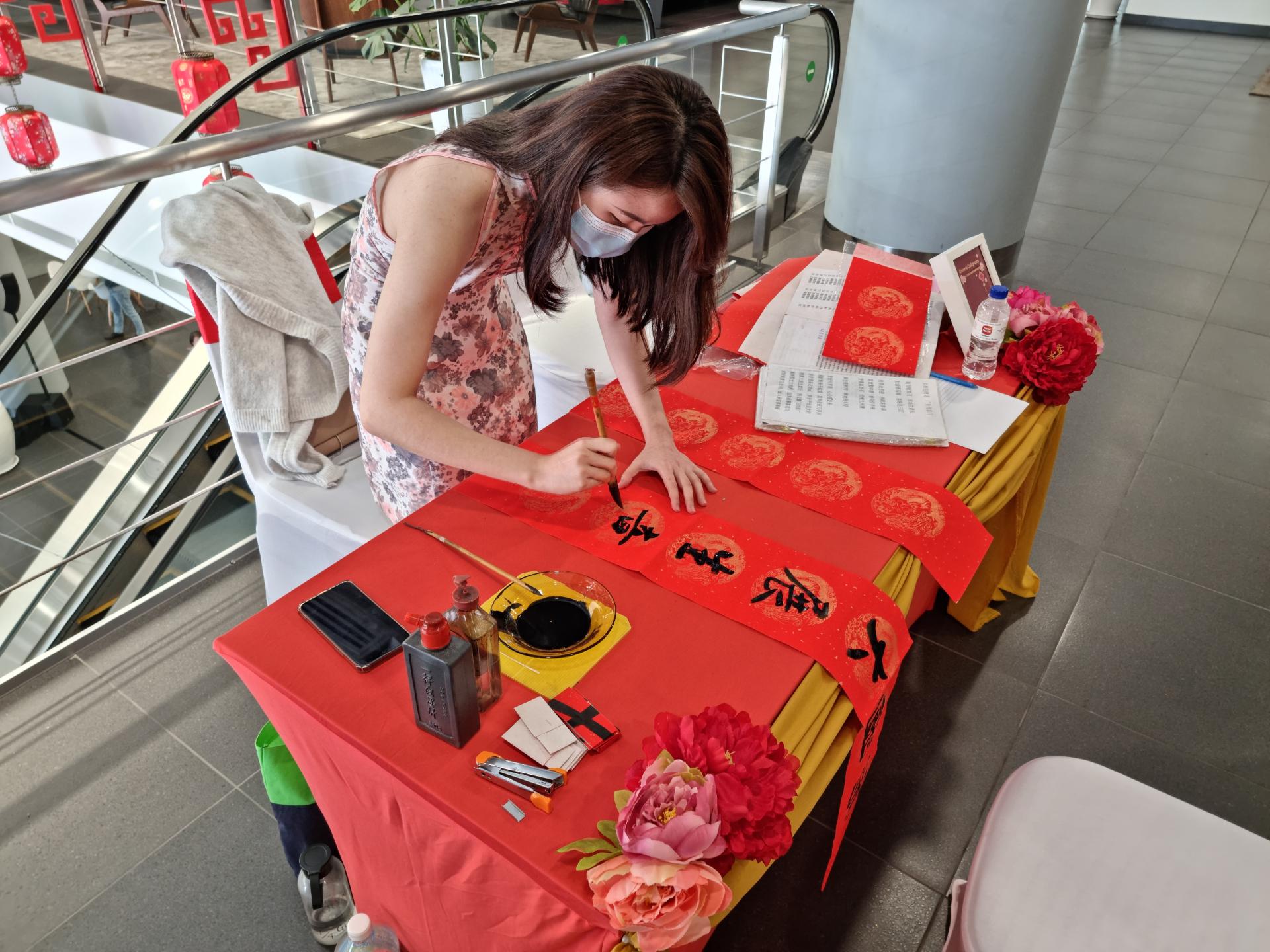 Chinese calligraphy artist for hire